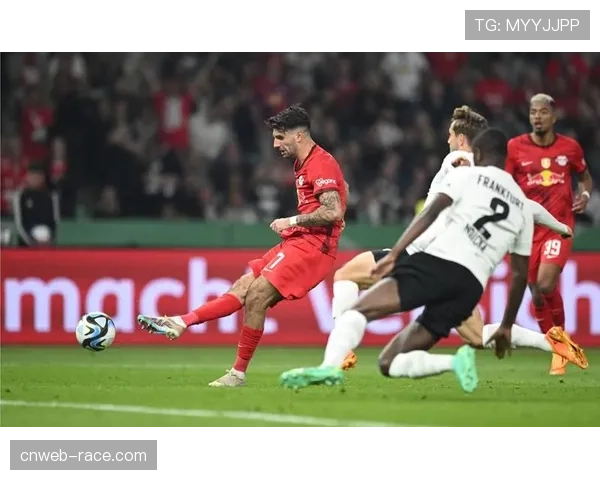 实时：比赛第78分钟，斯图加特获得点球，VAR复核后维持原判